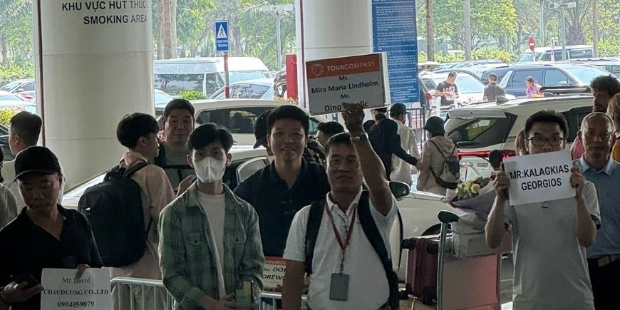 Oppaamme ottaa meidät kyytiin