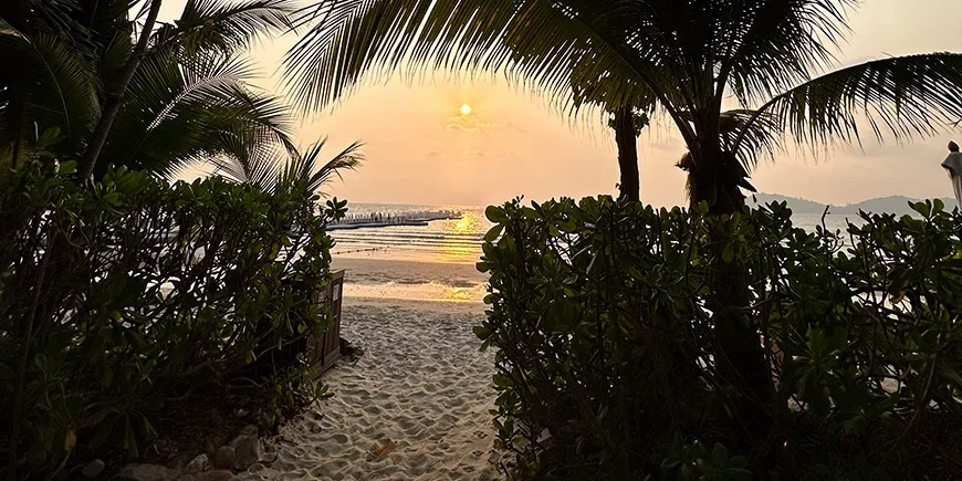 Auringonlasku upealla Koh Sametilla