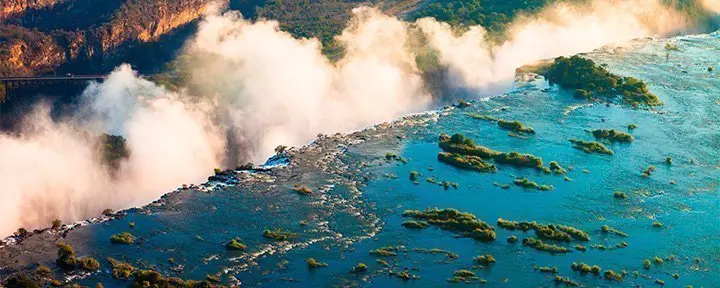 Maisemakuva Victorian putouksista auringonlaskun aikaan