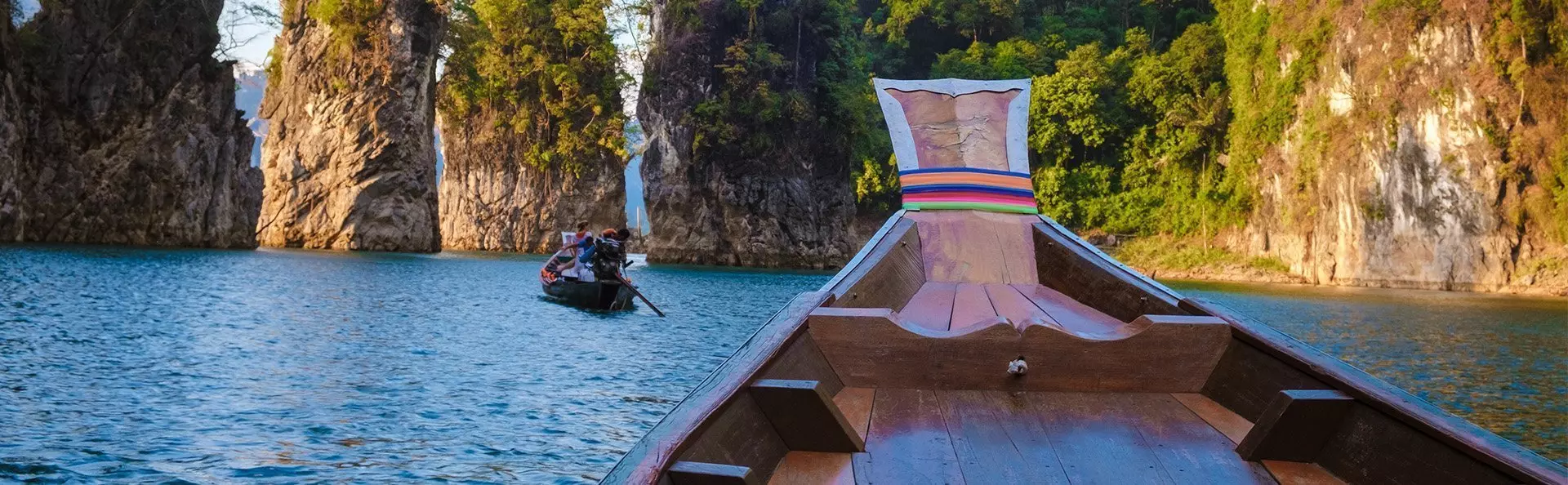 Longtail-veneen purjehdus Cheow Lan -järvellä Khao Sokissa