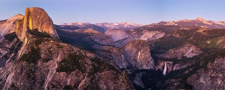 Panoraamanäkymä Yosemiten kansallispuistosta
